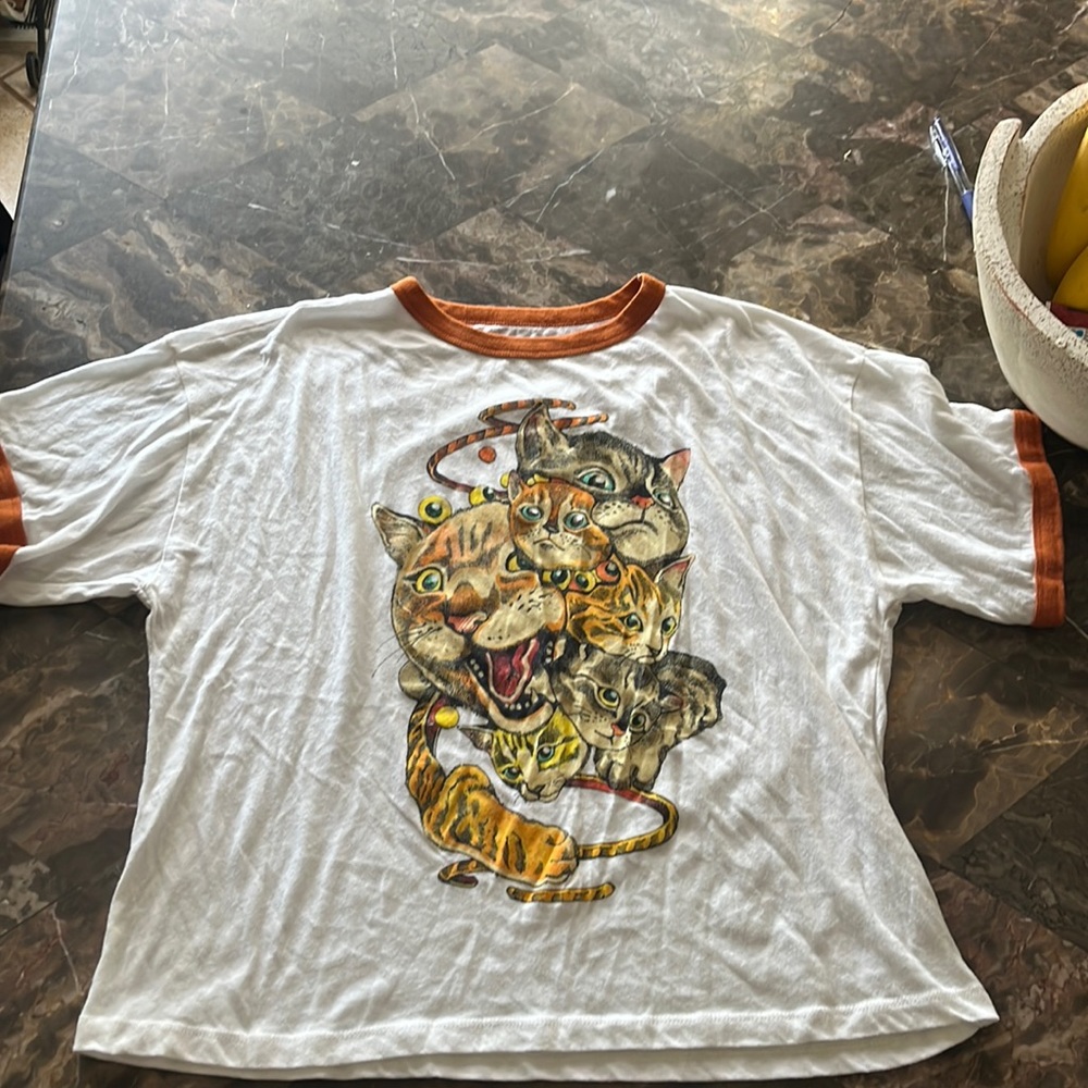 Cat t-shirt. RVCA brand.